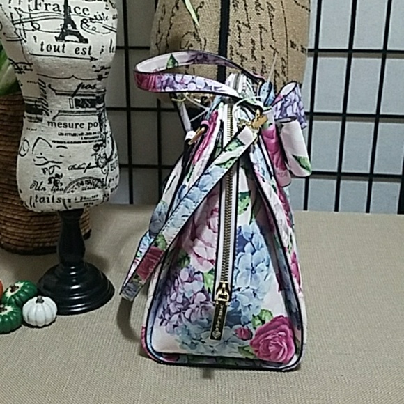 💥🎉BNWT🎉💥  💖Betsey Johnson💖 👜Handbag/Purse👜 - Picture 3 of 7